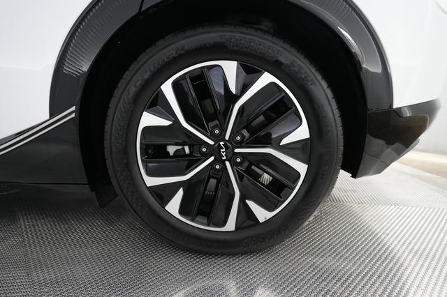 2023 Kia EV6 — photo 7 of 26