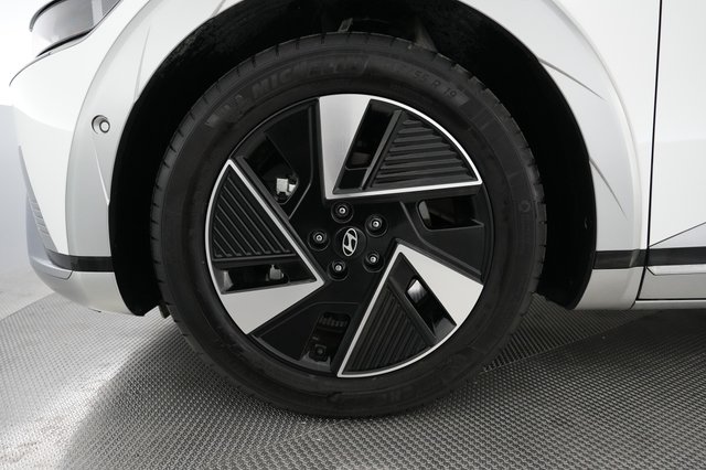 2025 Hyundai IONIQ 5 — photo 15 of 24