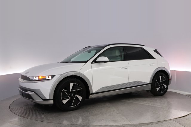 2025 Hyundai IONIQ 5 — photo 14 of 24