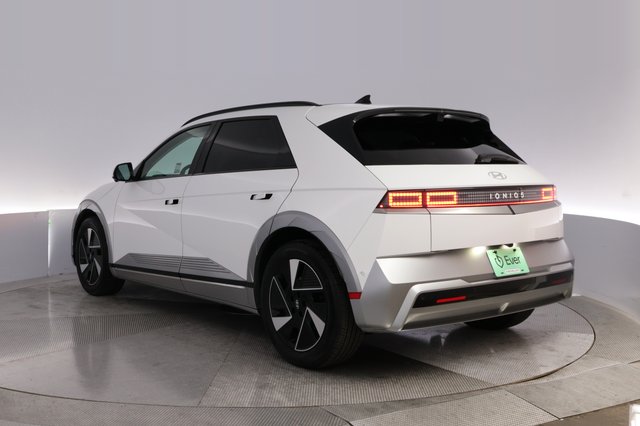 2025 Hyundai IONIQ 5 — photo 13 of 24
