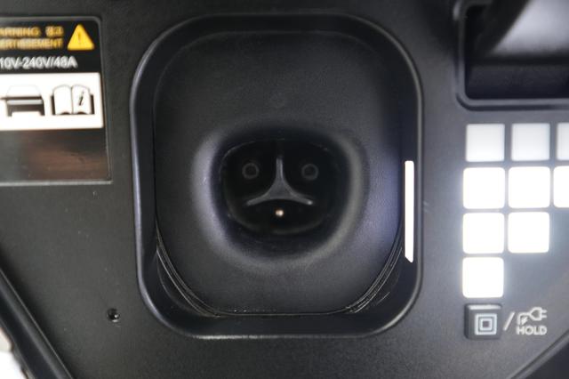 2025 Hyundai IONIQ 5 — photo 8 of 24