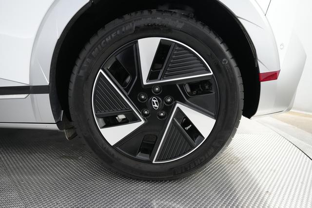 2025 Hyundai IONIQ 5 — photo 7 of 24