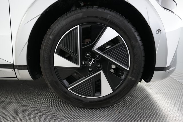 2025 Hyundai IONIQ 5 — photo 16 of 24
