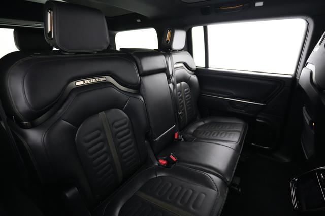 2025 Rivian R1S — photo 4 of 24