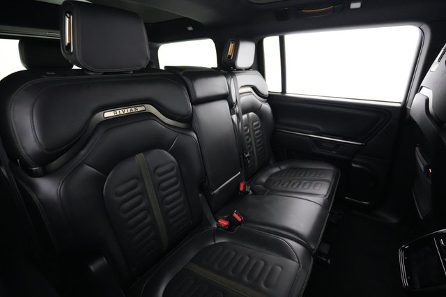 2025 Rivian R1S — photo 4 of 24