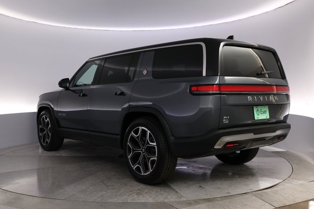 2025 Rivian R1S — photo 13 of 24