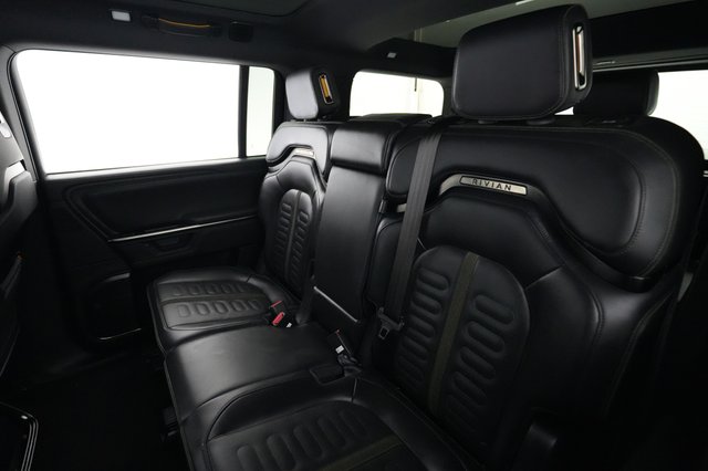 2025 Rivian R1S — photo 19 of 24