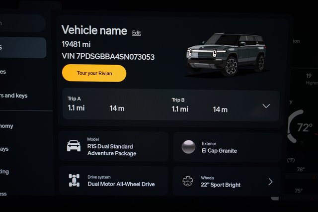 2025 Rivian R1S — photo 5 of 24