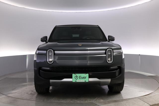 2025 Rivian R1S — photo 9 of 24