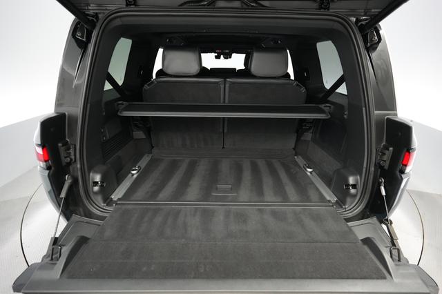 2025 Rivian R1S — photo 6 of 24