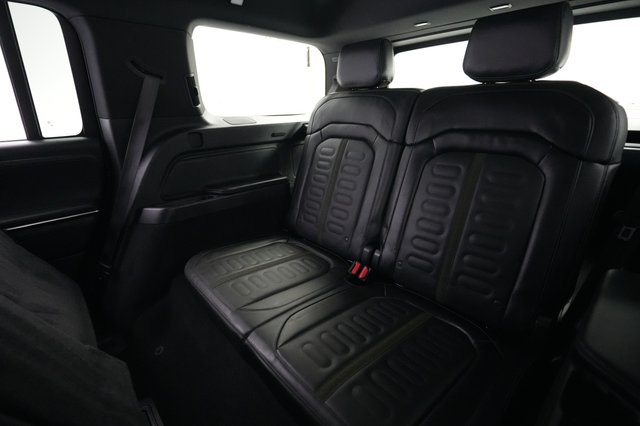 2025 Rivian R1S — photo 20 of 24
