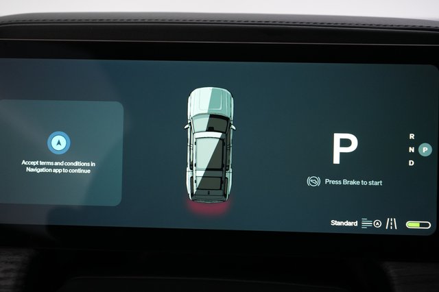 2025 Rivian R1S — photo 22 of 24
