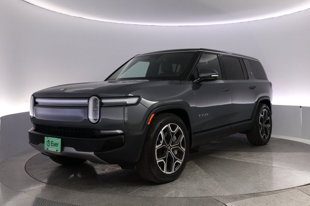 2025 Rivian R1S — VIN 7PDSGBBA4SN073053