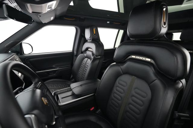 2025 Rivian R1S — photo 3 of 24